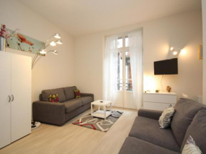 Grand Studio 27m² avec Balcon en Hyper Centre, Proche Thermes et Commodités - FR-1-608-139